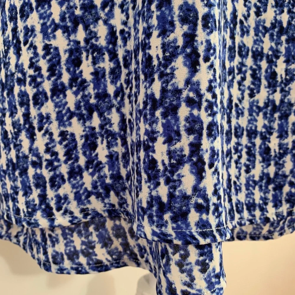 Chico’s Trapeze Blue & White Print Sleeveless Blouse - Picture 8 of 10